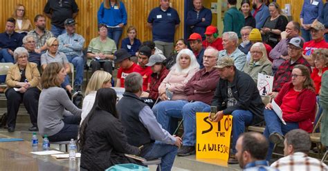 Oregon agency heads hear from locals in Boadman on nitrate issue.